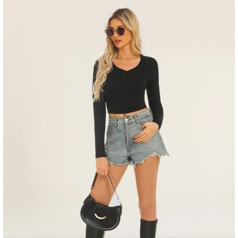 2/$30 New with tags Commense Black Long Sleeve Waffle Knit Henley Crop Top XS